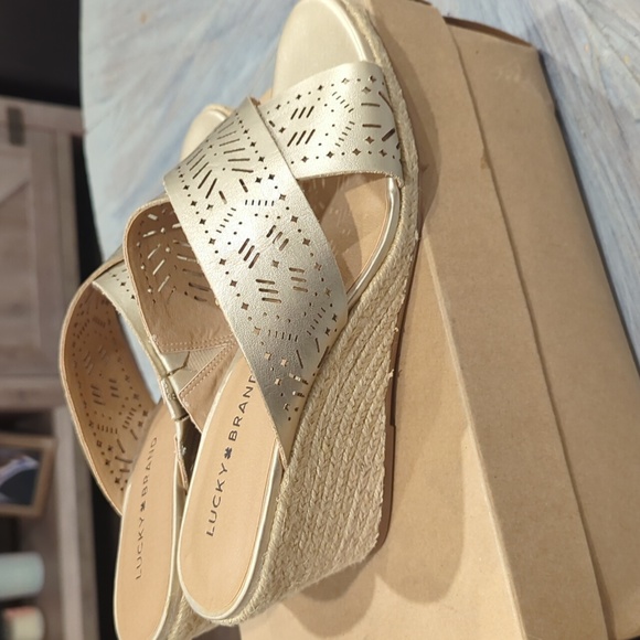 NWT Lucky Brand Women's KEELA Wedge Sandal wide width - Picture 5 of 9